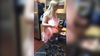 Naughty Milf Joci Naughtymilfjoci Cooking Bacon While Simultaneously Twer Onlyfans